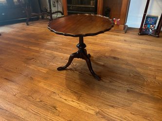 Mahogany Pie Crust Tripod Table