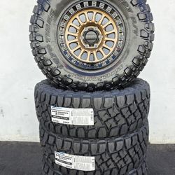 17" KMC rims w- 35x12.50R17 Toyo Open Country RT PRO 35"/ 17" 