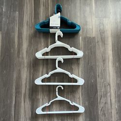 Mainstays Clothes Hangers for Sale in Goodyear, AZ - OfferUp