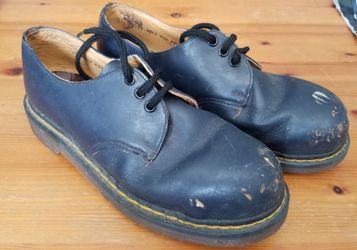 3 Hole Steel Toe Dr Martins