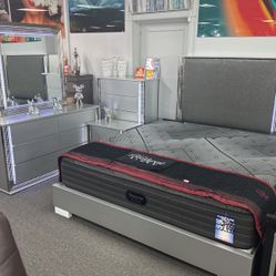 Insane Deal Now‼️Stunning Silver 5pc Bedroom Furniture Set With LED Lighting Available Only $1499✅