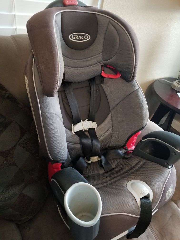 Graco car seat/ booster seat PENDING PICKUP