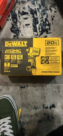 DEWALT Atomic 20V Compact Impact Wrench DCF921B
