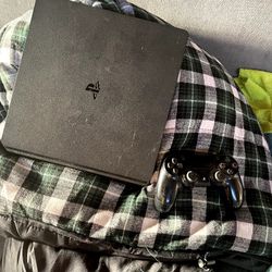 PS4 Slim 