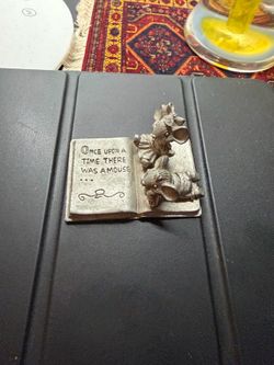 Spoontiques PP1048 Vintage Miniature Pewter Mice on Storybook Figurine