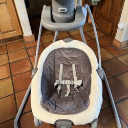 Graco Soothing, Vibrating Baby Swing