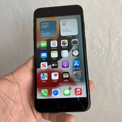 iPhone 7. Like New And Unlocked! No Tax 