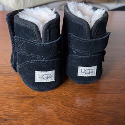 Ugg Infant booty slippers 02/03
