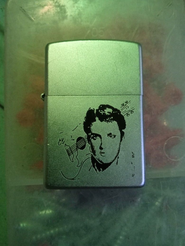 ZIPPO ELVIS NUM 01 LETTER H.  IS VERY RARE IT IS THE FIRST PRINT EDITION OF THE LETTER 