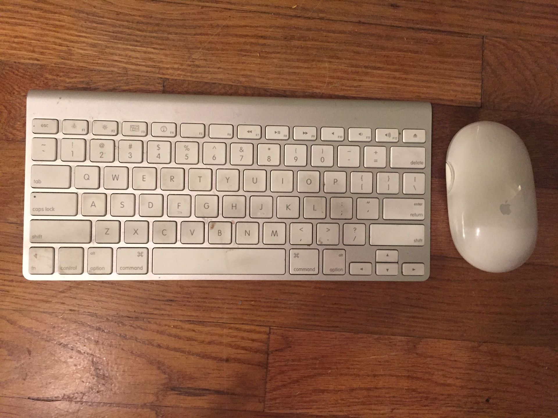 Wireless Apple keyboard and mouse