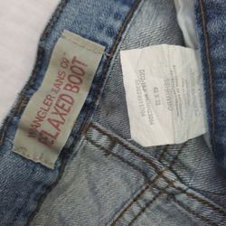 Wrangler Relaxed Boot Cut. 42 X 32