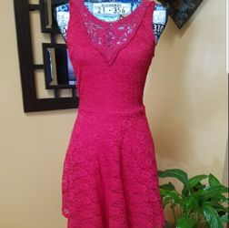 RED LACE FITTED DRESS