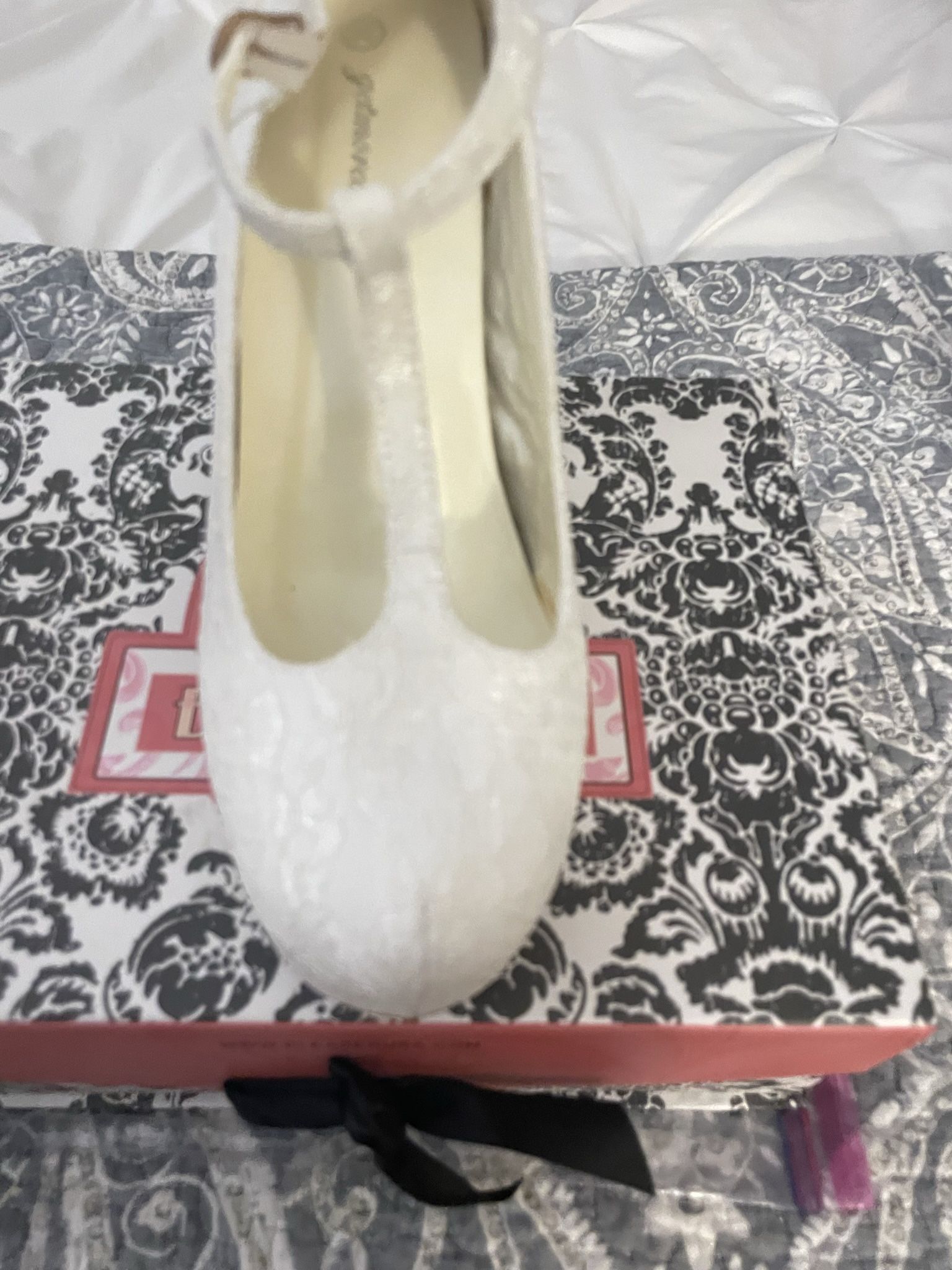 Lace White Platform Pumps