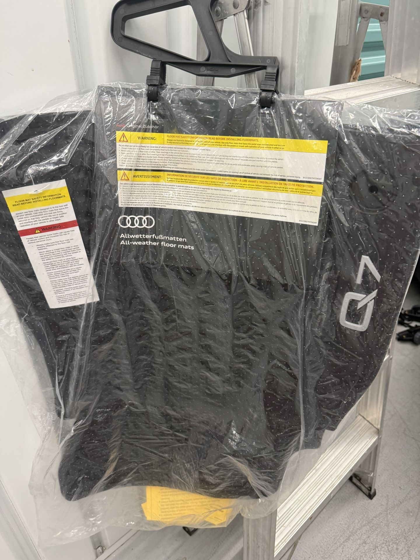 NEW Audi Q7 2016 Rubber Mats – OEM 4M1.061.221.C.041 (Set of 2)