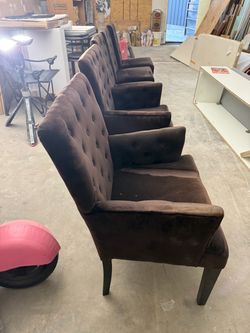 (5) Five Z Gallerie tufted dining kitchen Chairs