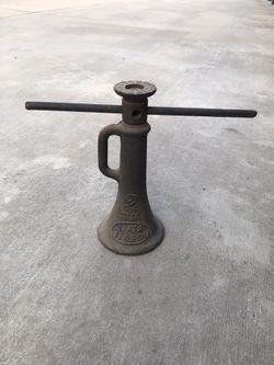 Vintage Vulcan brand house jack