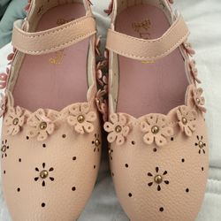 Girls Shoes new I bought them and she never wore them size 36, which is a size 4