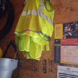 Vest 🦺 And Hard Hat 
