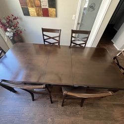 Dining Room / Kitchen Table w/ 6 Chairs & Leaf