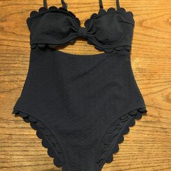 Like New Cupshe Women 1 Pc. Navy Blue Swimsuit Swimwear Scalloped Pedal Trim Size S