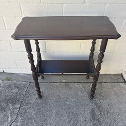 ANTIQUE MCCLELLAN MFG CO LA WOODEN SIDE TABLE W/ BUILT-IN TILTED BOOKSHELF