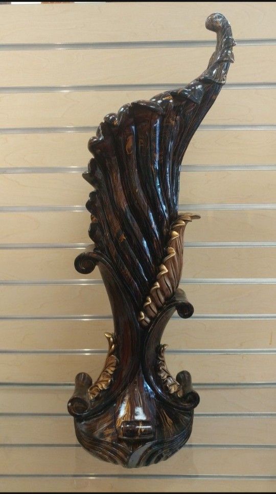 Decorative Vase _ office home house ( NEW ) resin. Brown