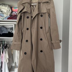 Burberry coat Size 4 