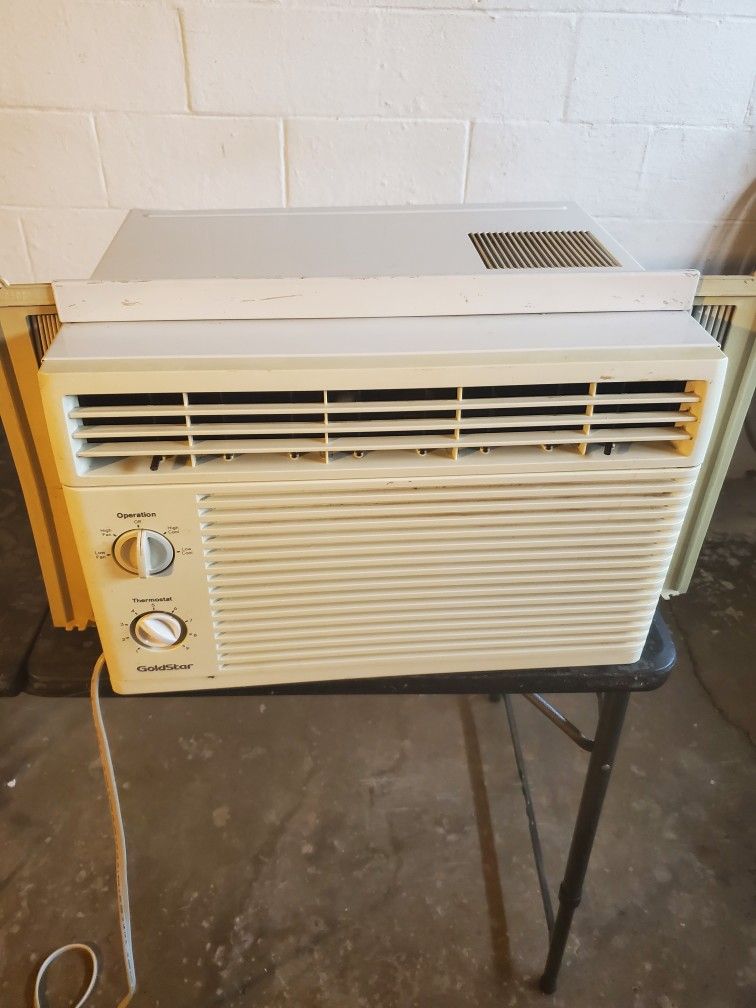 GOLD STAR 5250 BTU A/C UNIT GOOD COLD AIR CLEAN QUIET EFFICIENT UNIT WORKS GREAT 