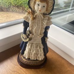 Vintage Porcelain Doll Statue. Height : 13,5 Inches . 