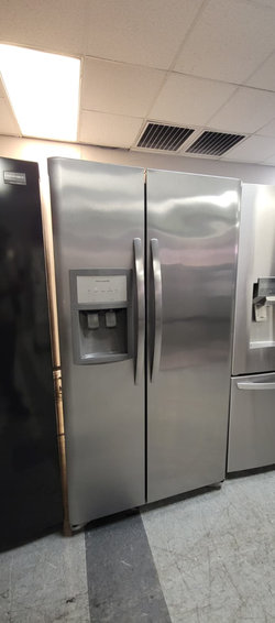 Frigidaire Side‑by‑Side Fridge – Stainless, Ice/Water Dispenser