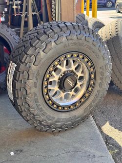 KMC KM549 GRS 17x9 8x6.5 +25 285/75R17 Toyo R/T Trail Wheels Tires Ram 2500 Chevrolet 2500 GMC 2500