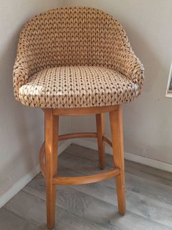Pottery Barn Water Hyacinth Swivel Bar Stool Woven Counter Chair 42" Philippines