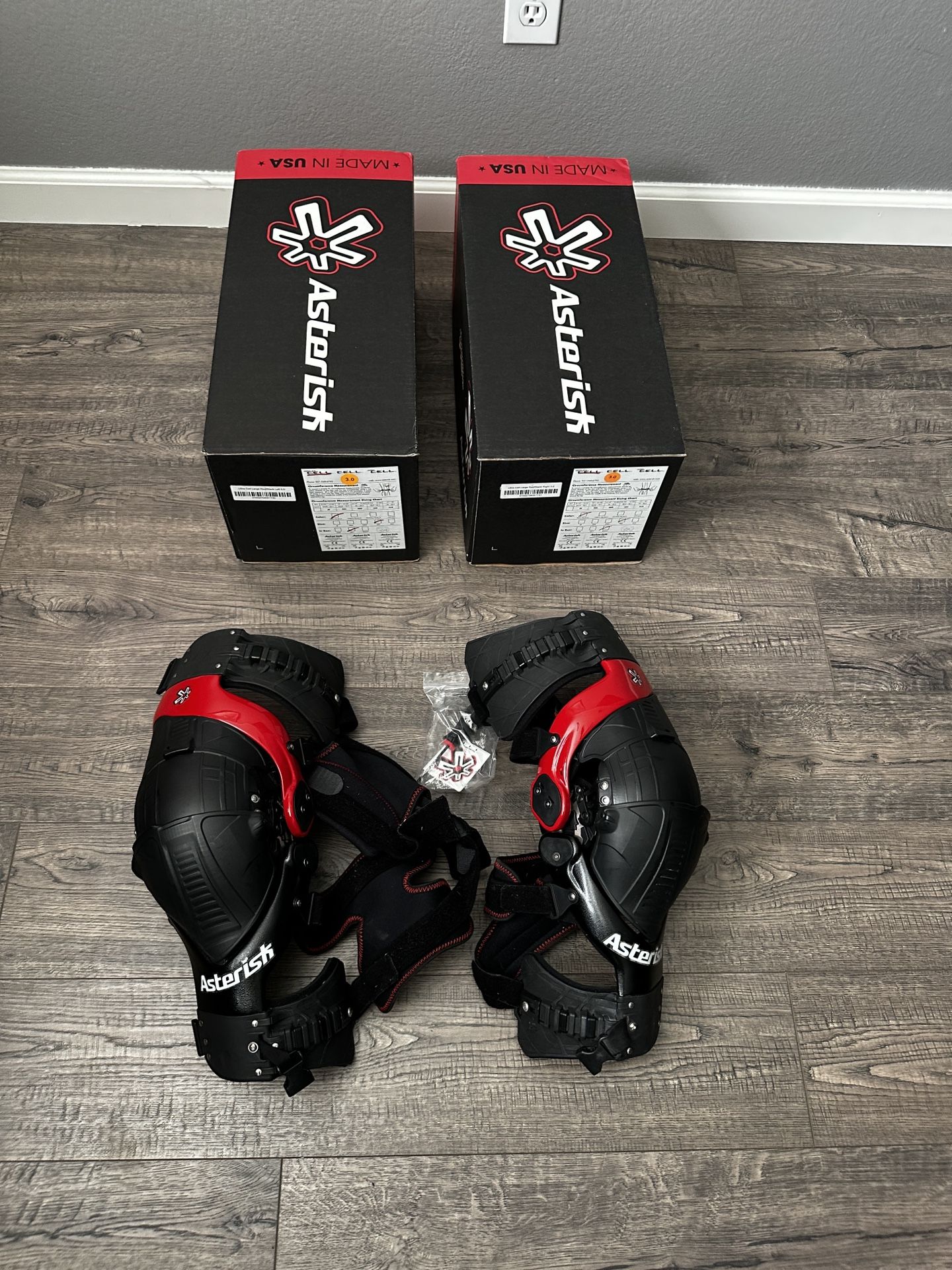Asterisk Ultra Cell 3.0 Knee Braces Used Once
