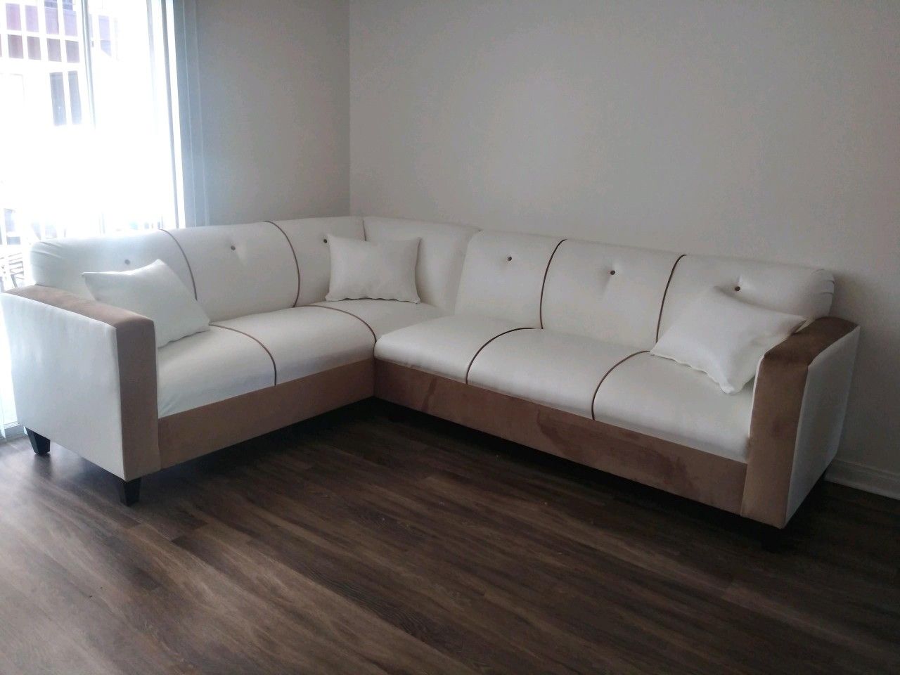 NEW 7X9FT WHITE LEATHER SECTIONAL COUCHES