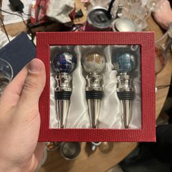 Vintage Globe Wine/Bottle Toppers