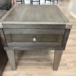 “Signature Design” End Table & Lift Top Matching 