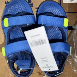 New. Oshkosh Toddler Size 8 Sandals