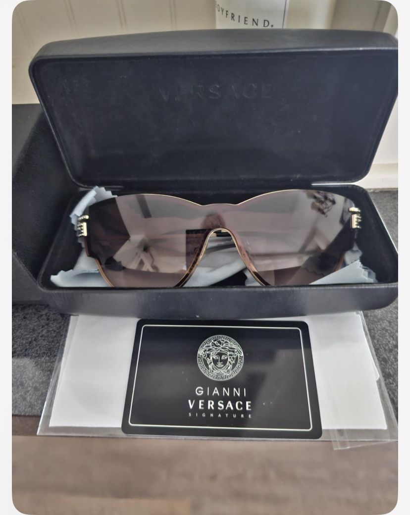 Woman’s Sun Glasses