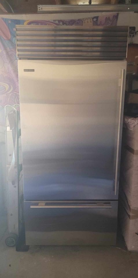 2016 Sub Zero Refrigerator