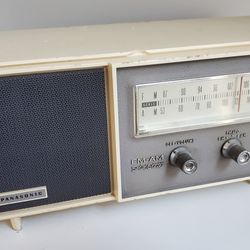 Panasonic Solid State AM FM Vintage Radio