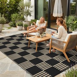 5x8 Foldable Plastic Straw Waterproof Reversible Outdoor Rug, Checkered Black/Beige, NEW