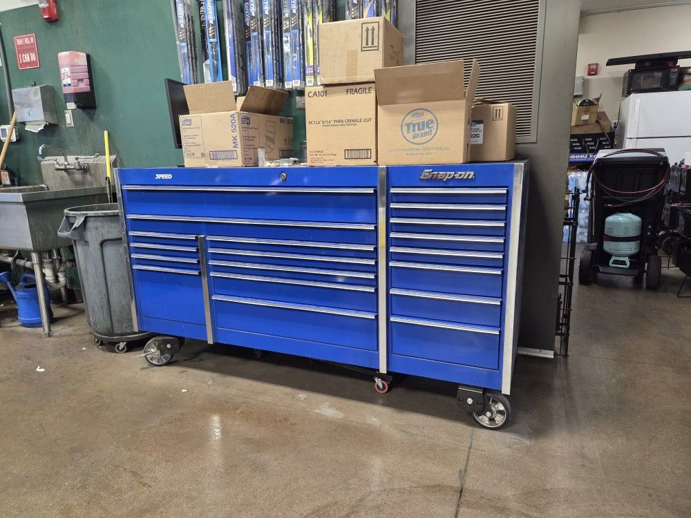 SNAP ON 3 BAY TOOL BOX