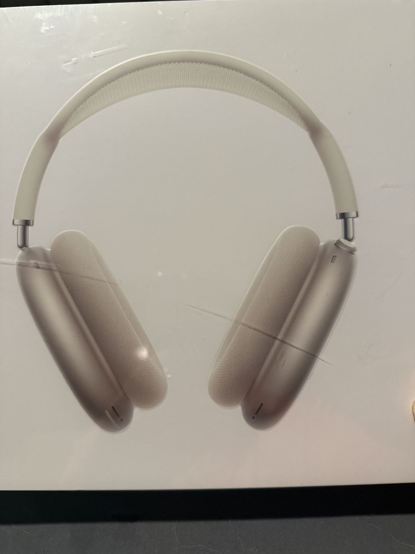 Apple iPods Max 2- 2nd Generations Starlight color