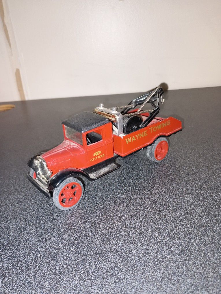 Vintage Diecast Tow Truck Bank With Key