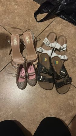 Zapatilla Y Uno De Bebé Nuevos