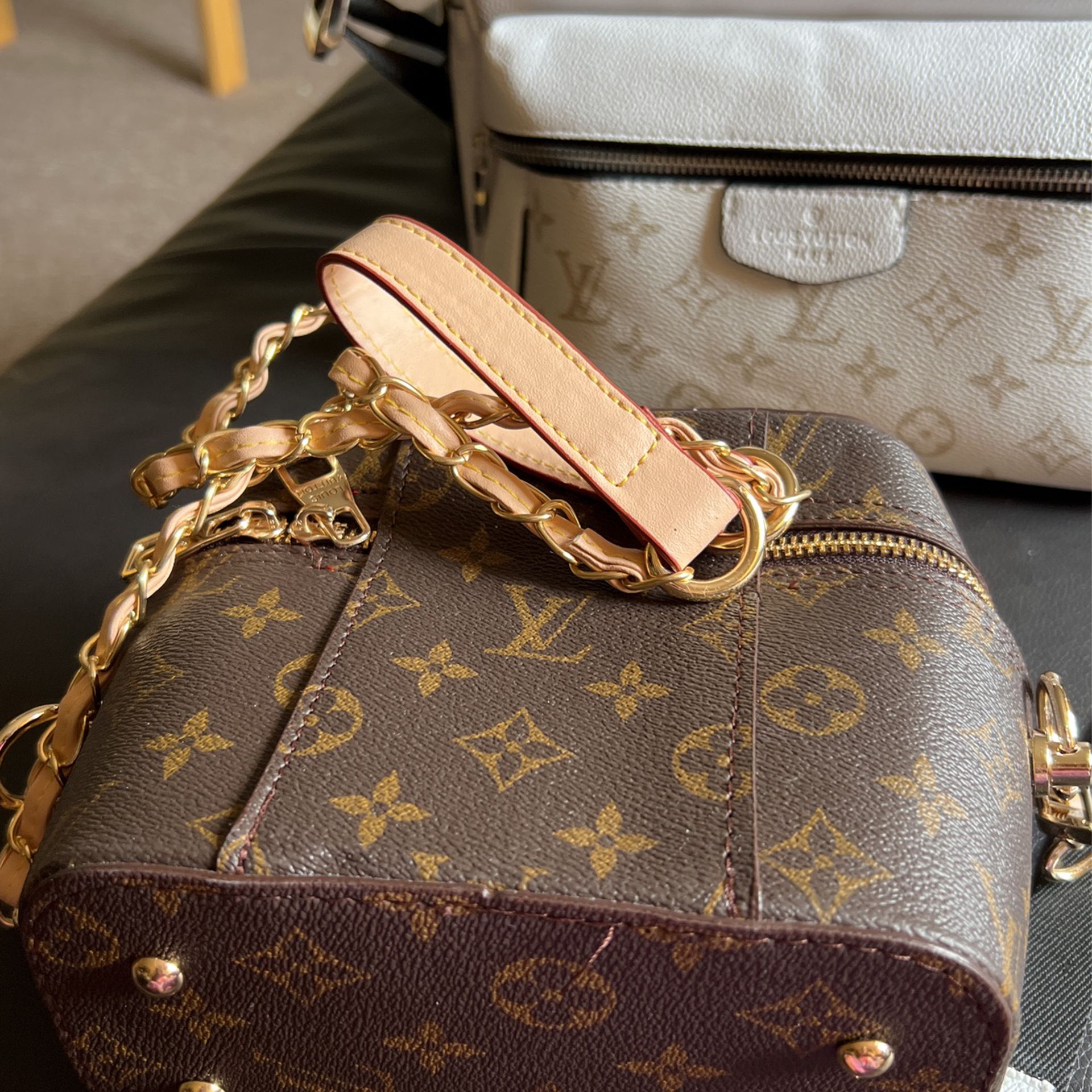 Louis Vuitton Bag for Sale in Medford, MA - OfferUp