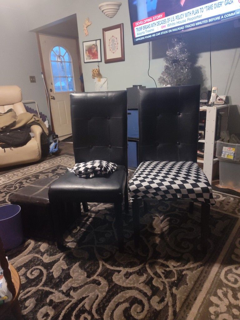 Matching Chairs.2