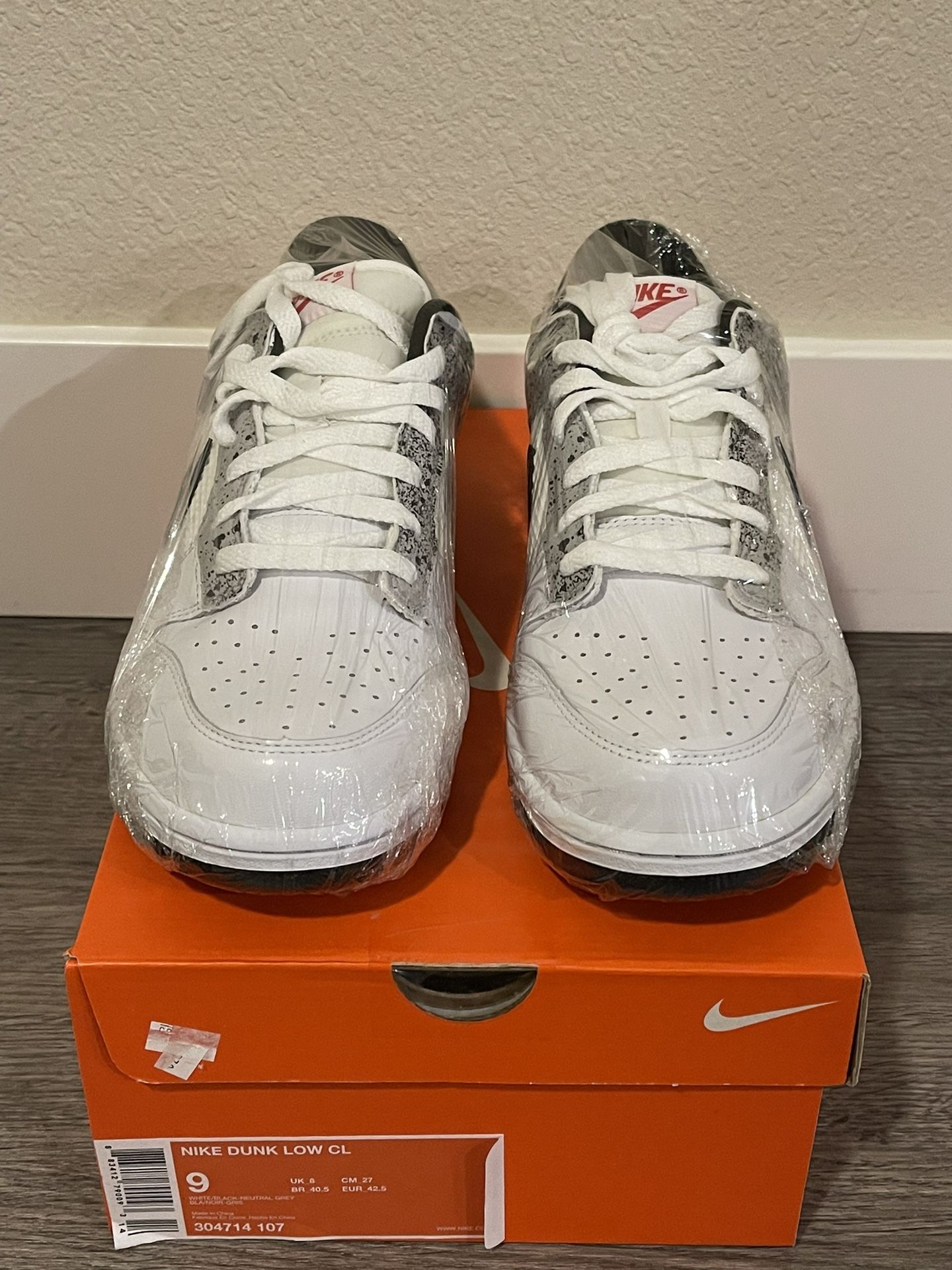 NEW! Nike Dunk Low CL “Jordan pack” Oreo, Size 9 for Sale in Elk 