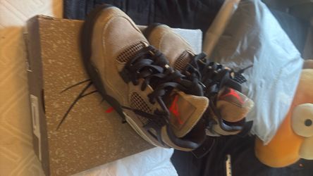 Jordan 4 taupe haze size 9.5
