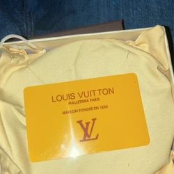 LV belt 200$